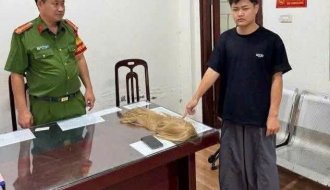 Tạm giữ hình sự đối tượng giả gái lừa bạn nhậu về homestay để trộm điện thoại